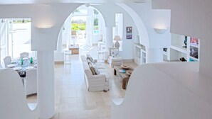 Living room - Villa Arushi (Rendezvous Bay)