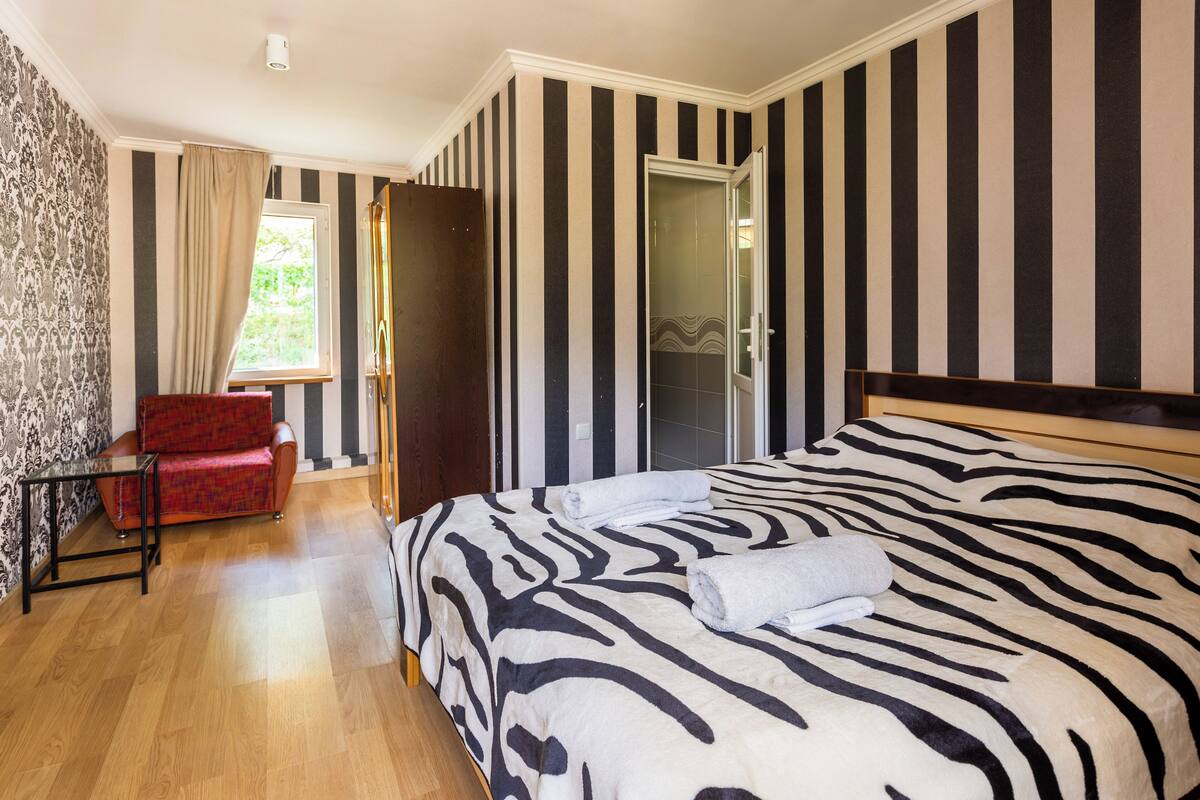1 bedroom, premium bedding, individually decorated