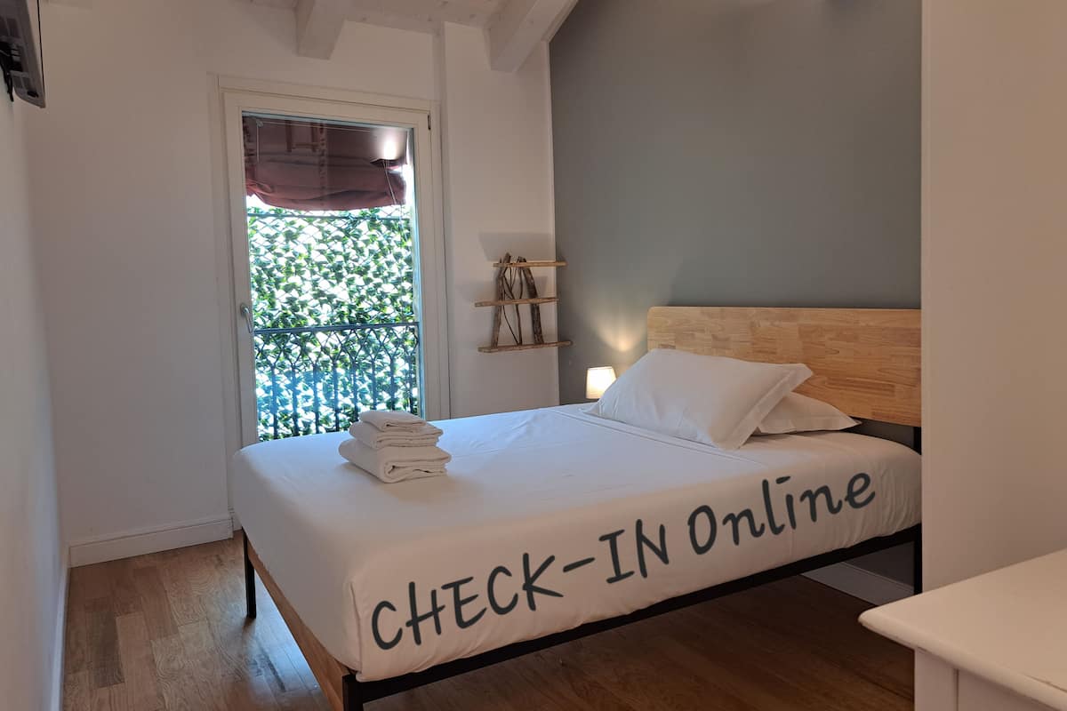 Eenvoudige eenpersoonskamer, alleen voor mannen | 1 slaapkamer, luxe beddengoed, donzen dekbedden