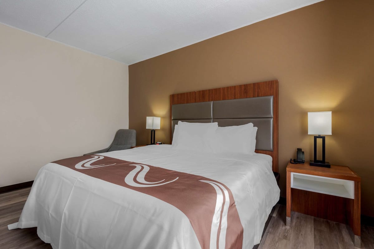 1 chambre, décoration personnalisée, ameublement personnalisé, bureau