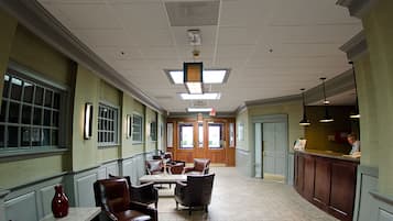 Área de estar no saguão