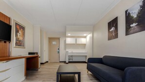 スイート 禁煙 (2 Double beds, 1 Sofa Bed)