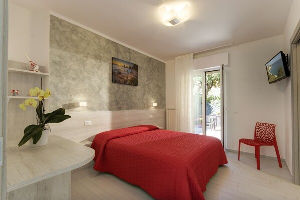 Deluxe Double Room, Garden View
