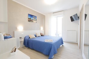 In-room safe, desk, soundproofing, free WiFi