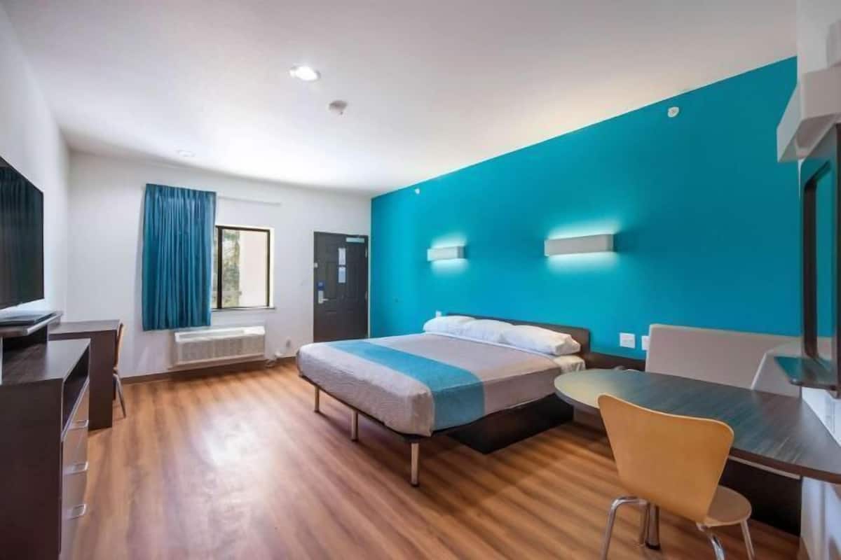 Desk, free WiFi, bed sheets