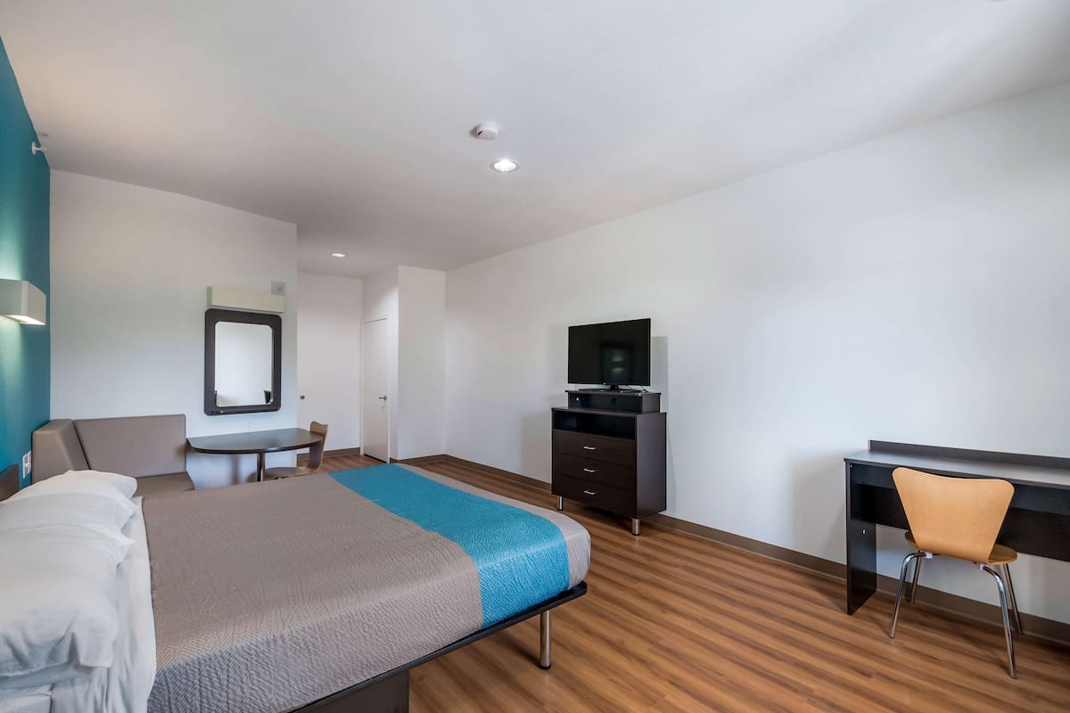 Desk, free WiFi, bed sheets