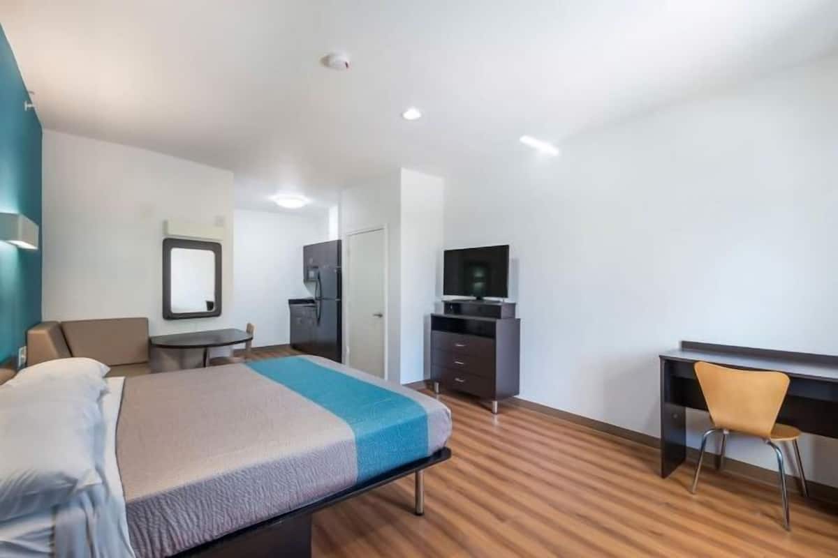 Desk, free WiFi, bed sheets