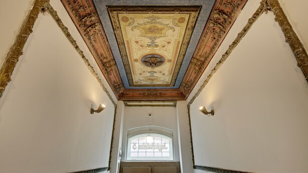 An ornate ceiling with intricate designs and a central circular medallion. - Jagiellońska 3 Apartments (Katowice)