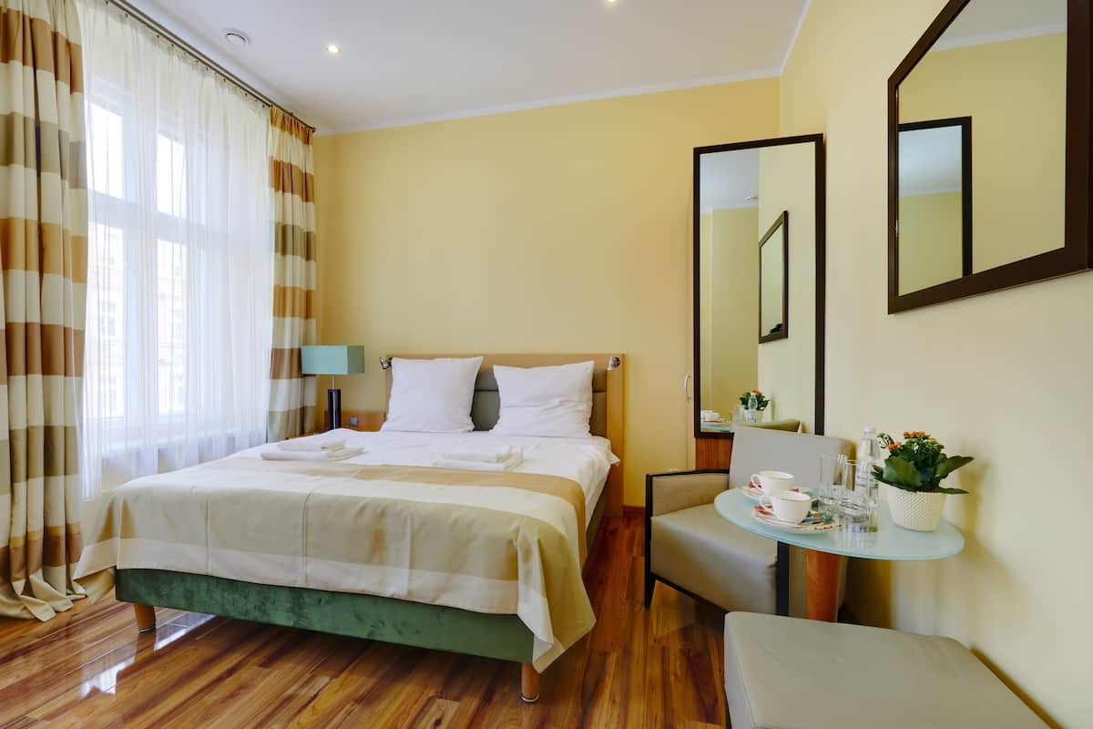 Deluxe Double Room, 1 King Bed, City View | Desk, iron/ironing board, free WiFi, bed sheets