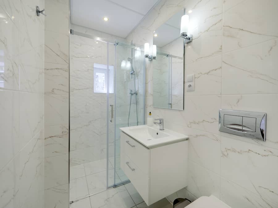 Quarto casal econômico | Banheiro | Chuveiro, chuveiro com efeito de chuva, produtos de toalete grátis