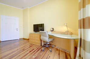 Quarto casal executivo | Escrivaninha, ferros/tábuas de passar roupa, Wi-Fi de cortesia