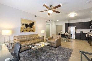 Luxury Apartment, 2 Bedrooms | Living area