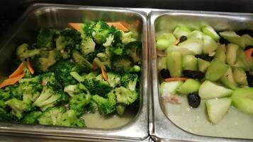 Free daily buffet breakfast