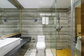 Superior Room, 1 King Bed, Non Smoking | Bathroom | Shower, rainfall showerhead, free toiletries, hair dryer - Ramada Encore Wyndham Nanning City Center (Nanning)