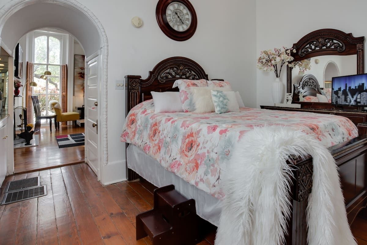 Family Apartment, Multiple Beds, Non Smoking, Garden View | Premium bedding, in-room safe, individually decorated