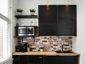 Private kitchenette - Downtown Memphis Shellcrest Apartments (Memphis)