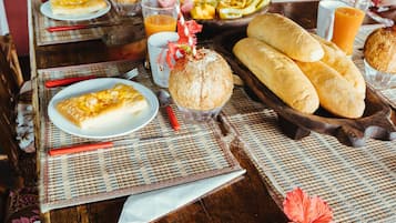 Desayuno de cocina local incluido todos los días