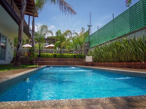 حمّام سباحة خارجي، مظلات على حمّام السباحة