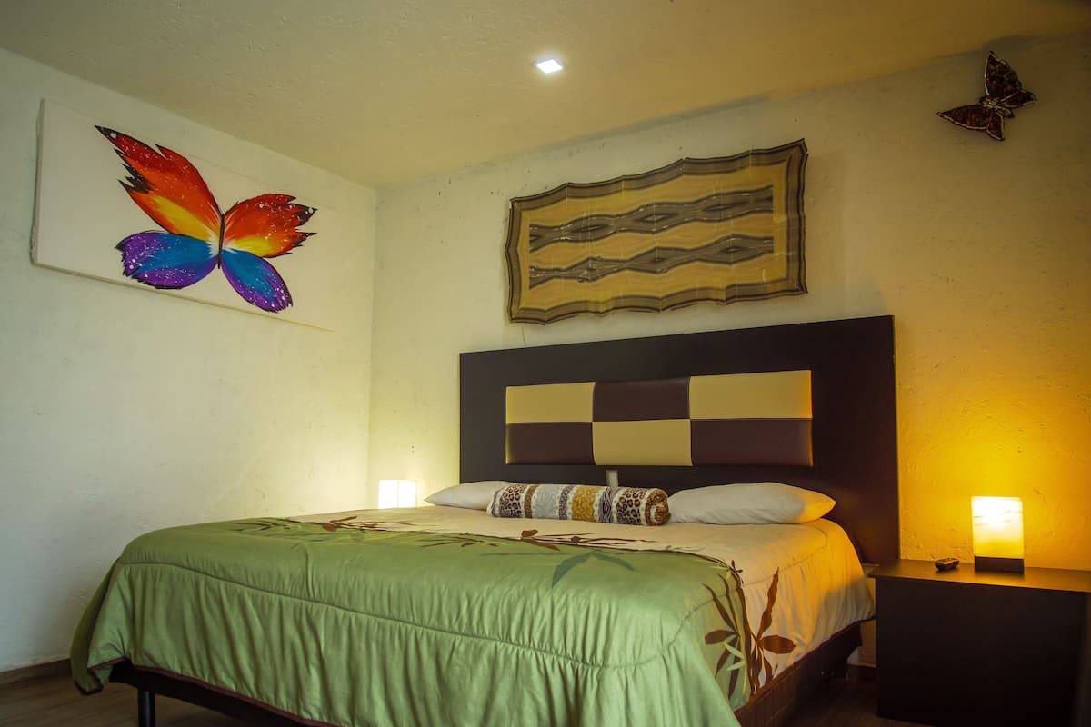 Suite estudio | Ropa de cama de alta calidad, edredón y muebles diferentes