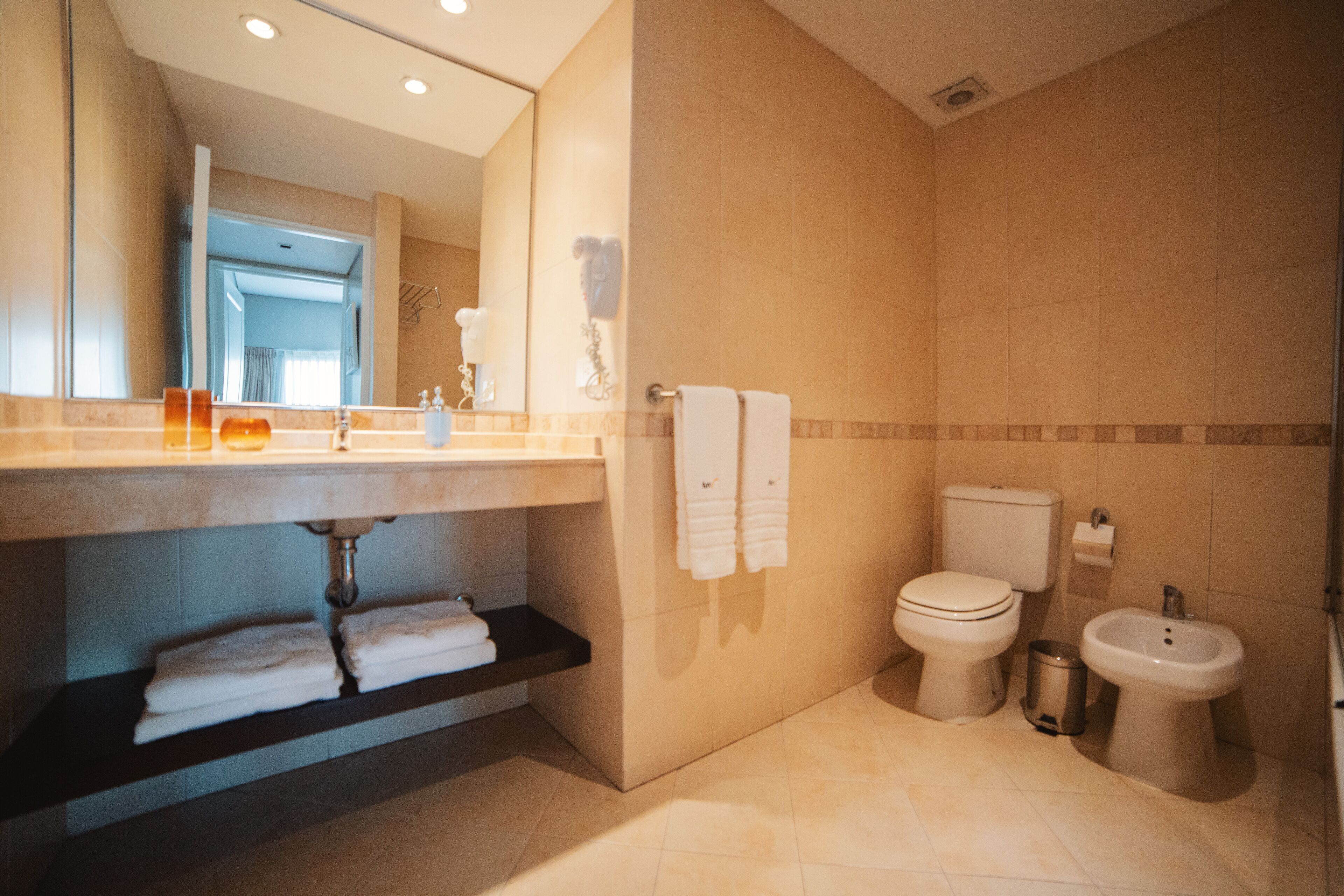 combined shower/bathtub, deep-soaking bathtub, rainfall showerhead