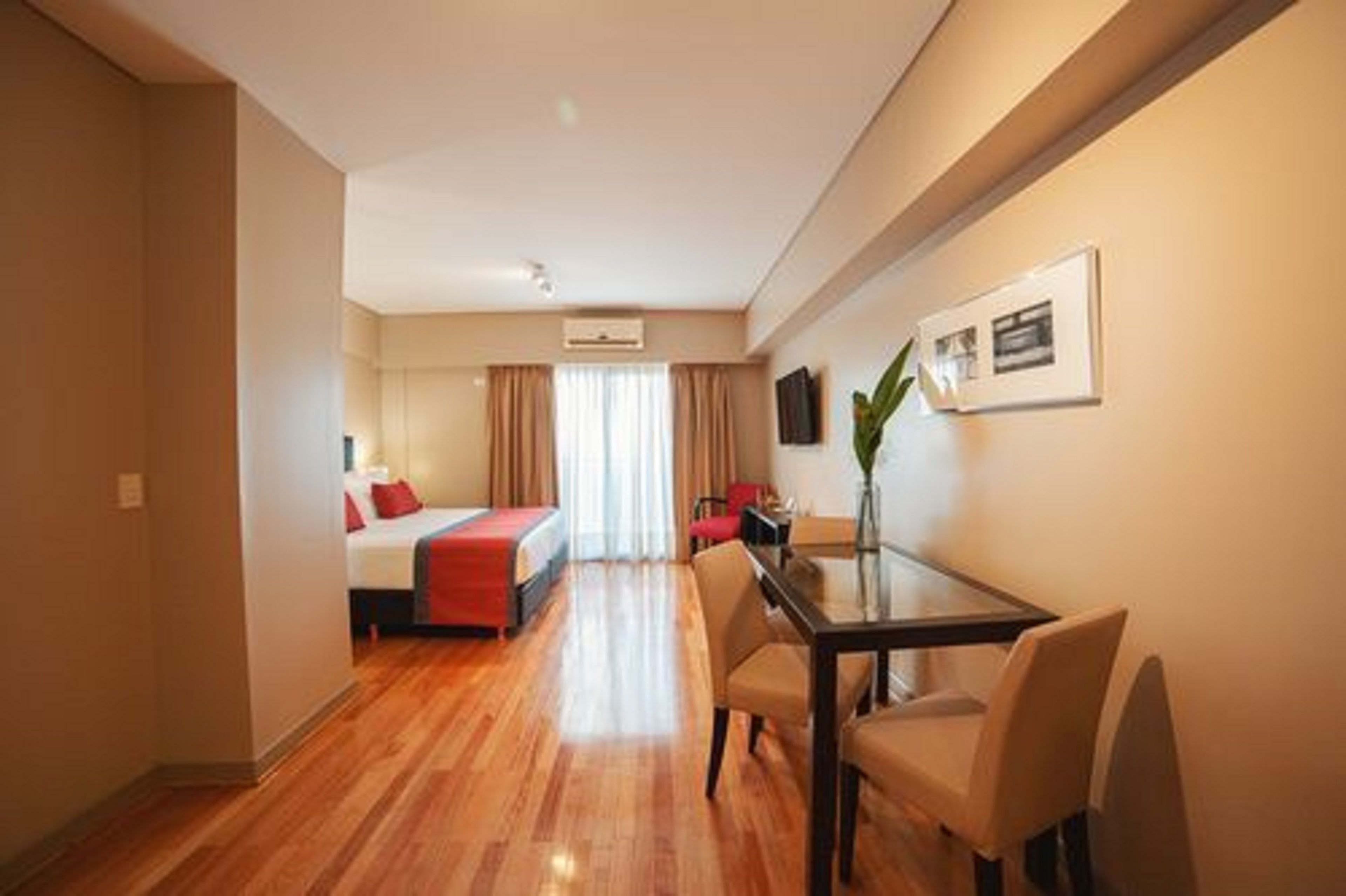 studio, 1 king bed | premium bedding, in-room safe, soundproofing, iron/ironing board