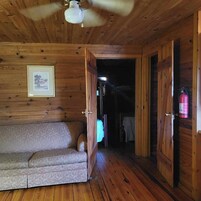 Basic Cabin | Living area