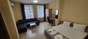 Twain Apart & Rooms