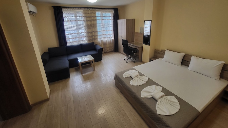 Twain Apart & Rooms