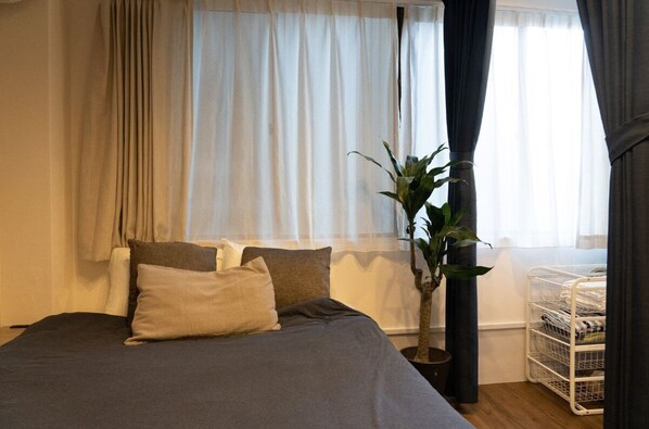 Studio | Living area | Flat-screen TV