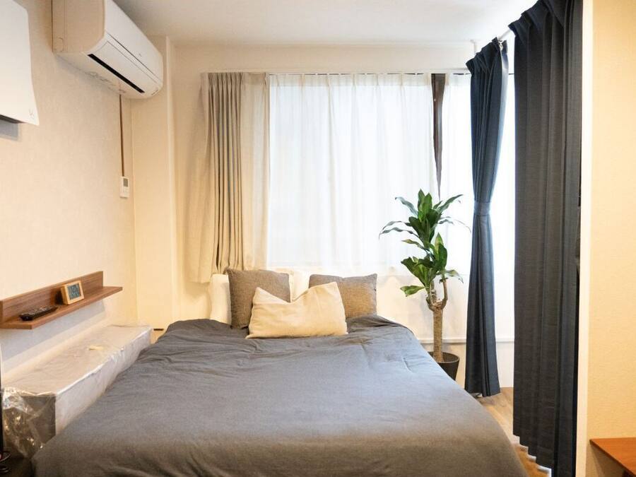 Studio | Living area | Flat-screen TV