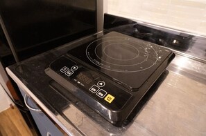 Studio | Private kitchen | Full-size fridge, microwave, stovetop, griddle