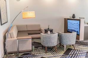 55-inch flat-screen TV with cable channels, TV - Holiday Inn Express & Suites Birmingham - Homewood by IHG (BIRMINGHAM)