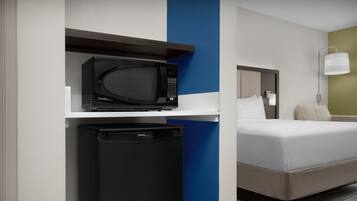 Zimmersafe, Schreibtisch, Verdunkelungsvorhänge, Bügeleisen/Bügelbrett