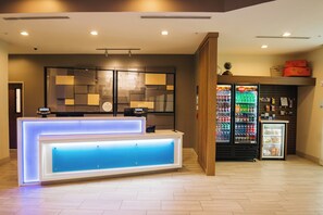 Lobby - Holiday Inn Express & Suites Birmingham - Homewood by IHG (BIRMINGHAM)