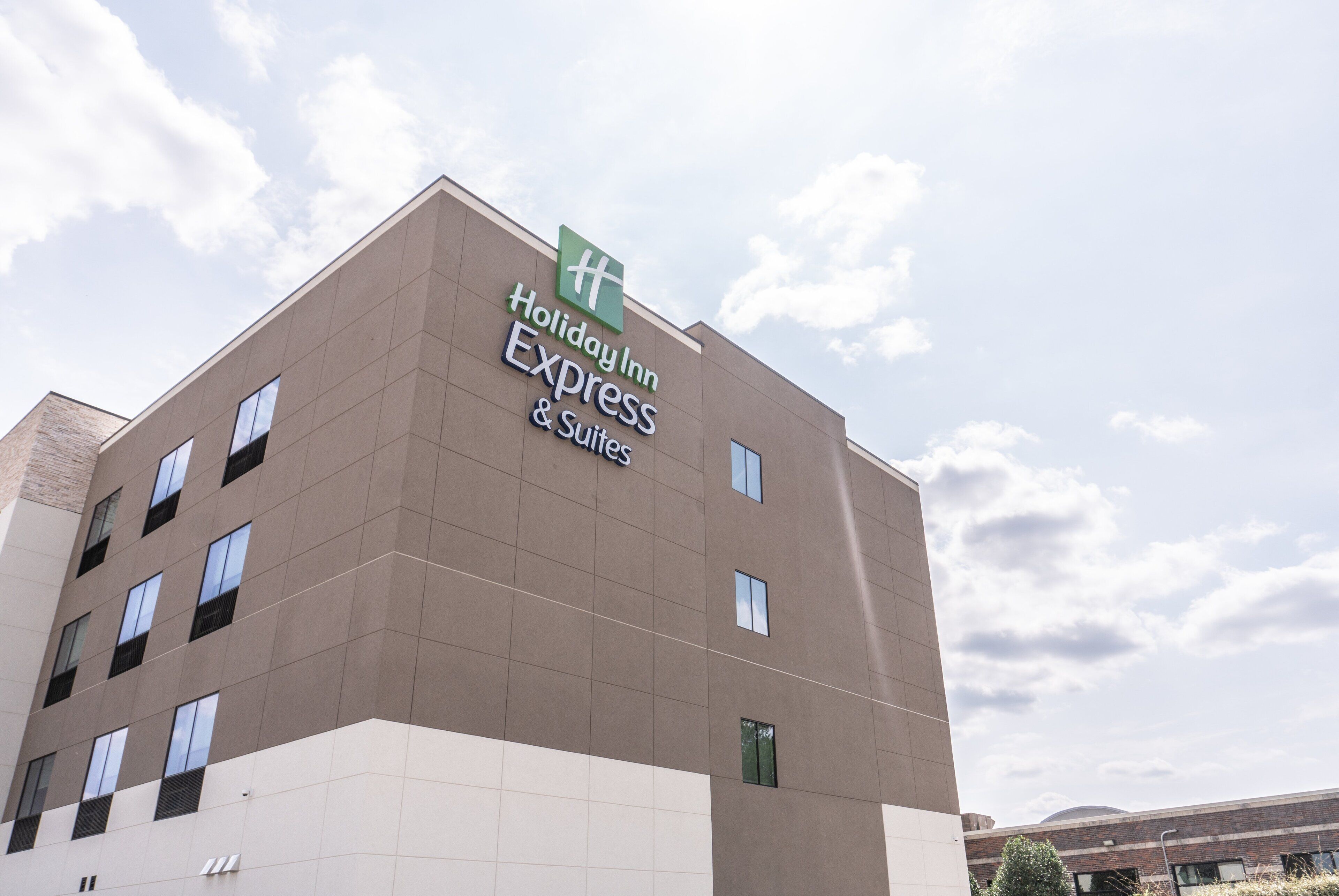 Holiday Inn Express & Suites Birmingham - Homewood, an IHG Hotel