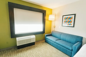 55-inch flat-screen TV with cable channels, TV - Holiday Inn Express & Suites Birmingham - Homewood by IHG (BIRMINGHAM)