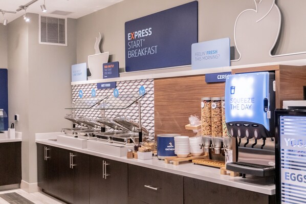Free daily buffet breakfast - Holiday Inn Express & Suites Birmingham - Homewood by IHG (BIRMINGHAM)