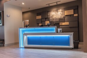 Lobby - Holiday Inn Express & Suites Birmingham - Homewood by IHG (BIRMINGHAM)