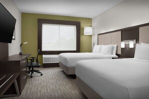 In-room safe, desk, blackout curtains, iron/ironing board - Holiday Inn Express & Suites Birmingham - Homewood by IHG (BIRMINGHAM)