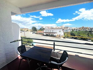 Economy-Dreibettzimmer, 1 Schlafzimmer, Terrasse | Terrasse/Patio