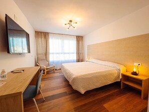 Minibar, Schreibtisch, laptopgeeigneter Arbeitsplatz