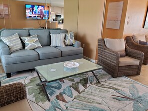 Front of property - Newly Renovated Pool and Lake Dream Home (Port Richey)