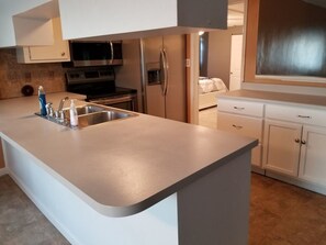 House, Multiple Beds, Non Smoking, Lake View | Private kitchen | Full-sized fridge, microwave, oven, stovetop