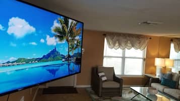 House, Multiple Beds, Non Smoking, Lake View | Interior entrance