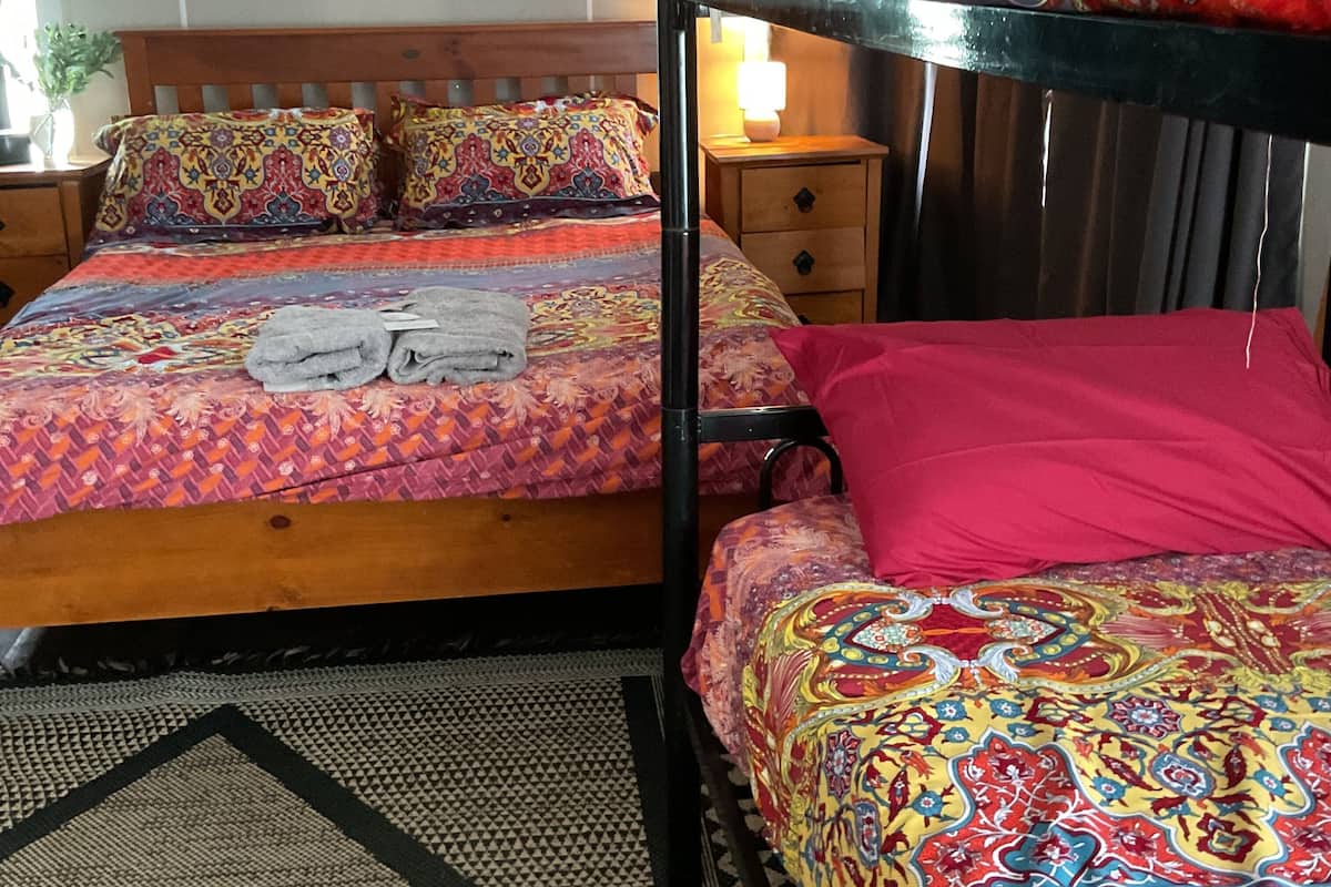 1 Schlafzimmer, individuell dekoriert, Verdunkelungsvorhänge