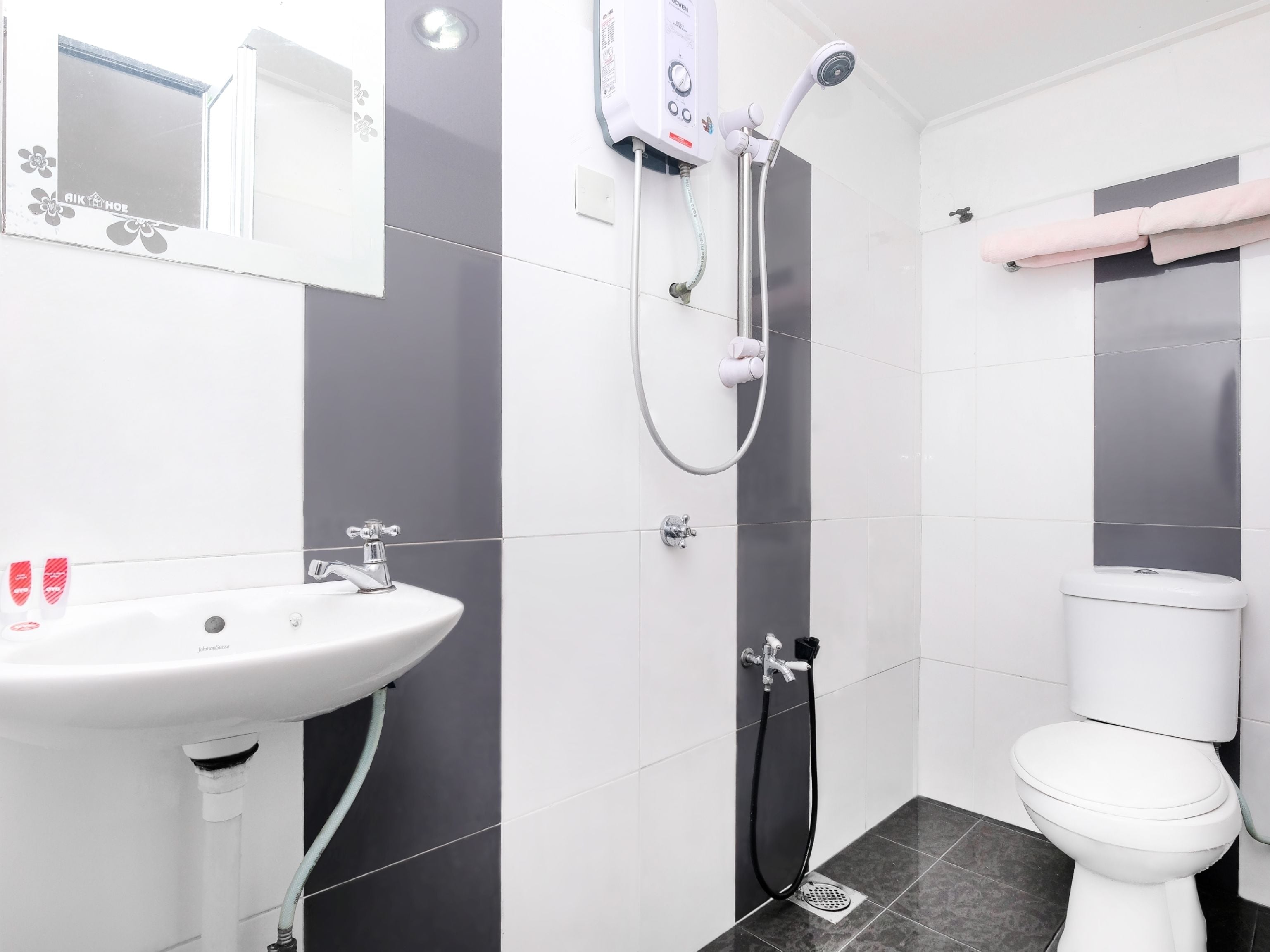 shower, free toiletries, towels