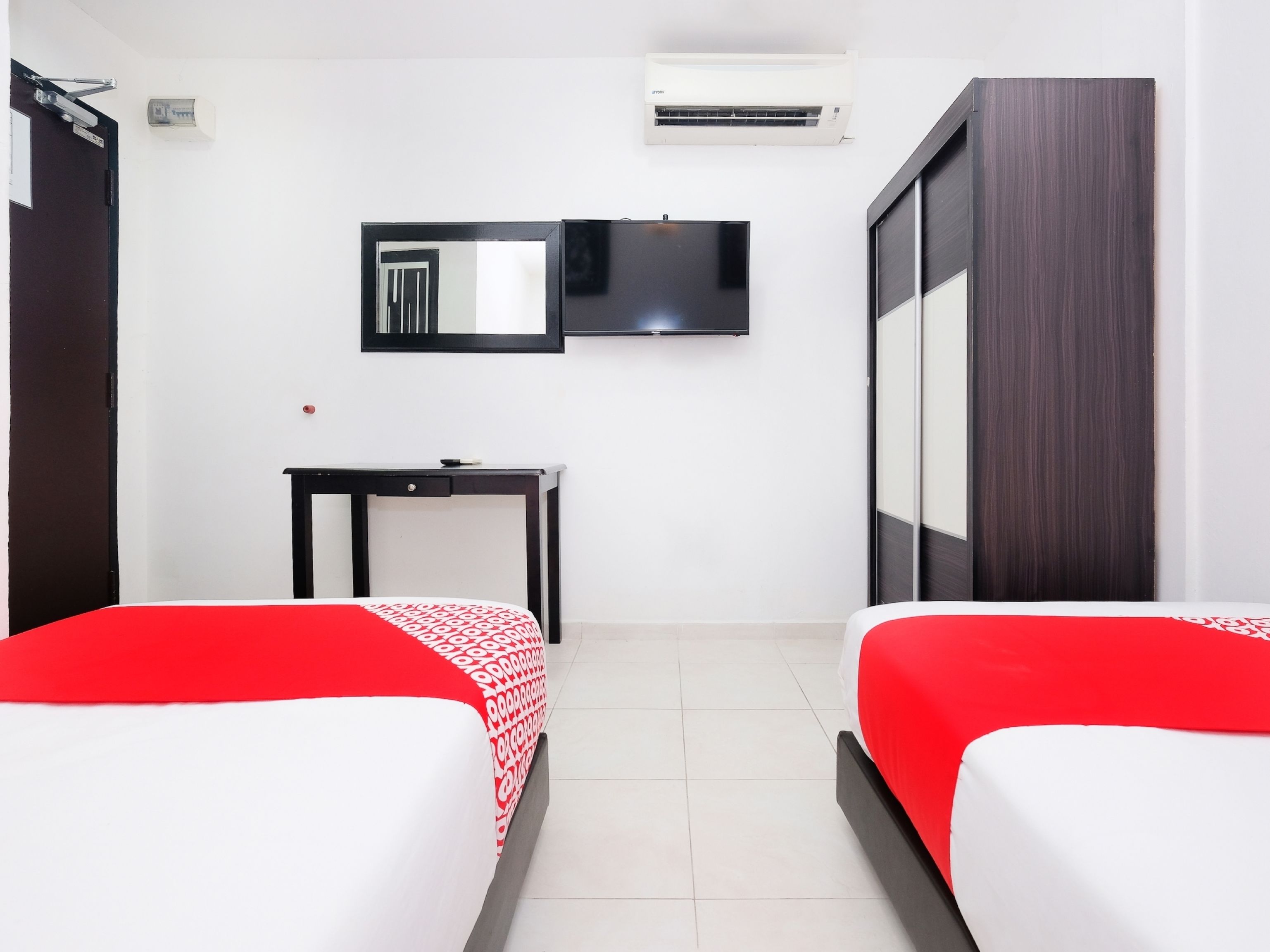 standard twin room | free wifi