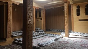 2 bedrooms, memory-foam beds, in-room safe, desk - Tara Homestay (Ghulkin)
