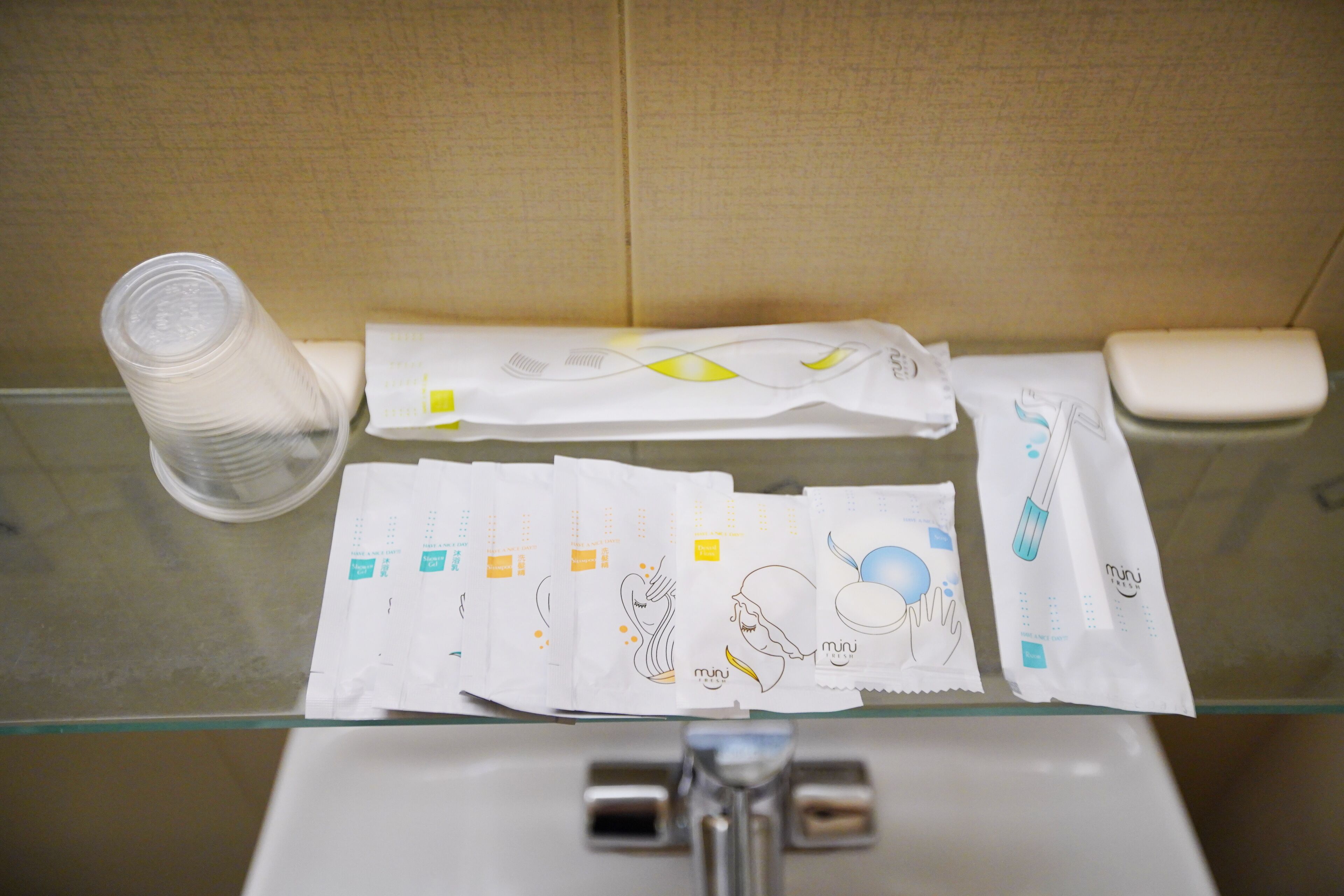 business double room | bathroom | shower, free toiletries, hair dryer, slippers