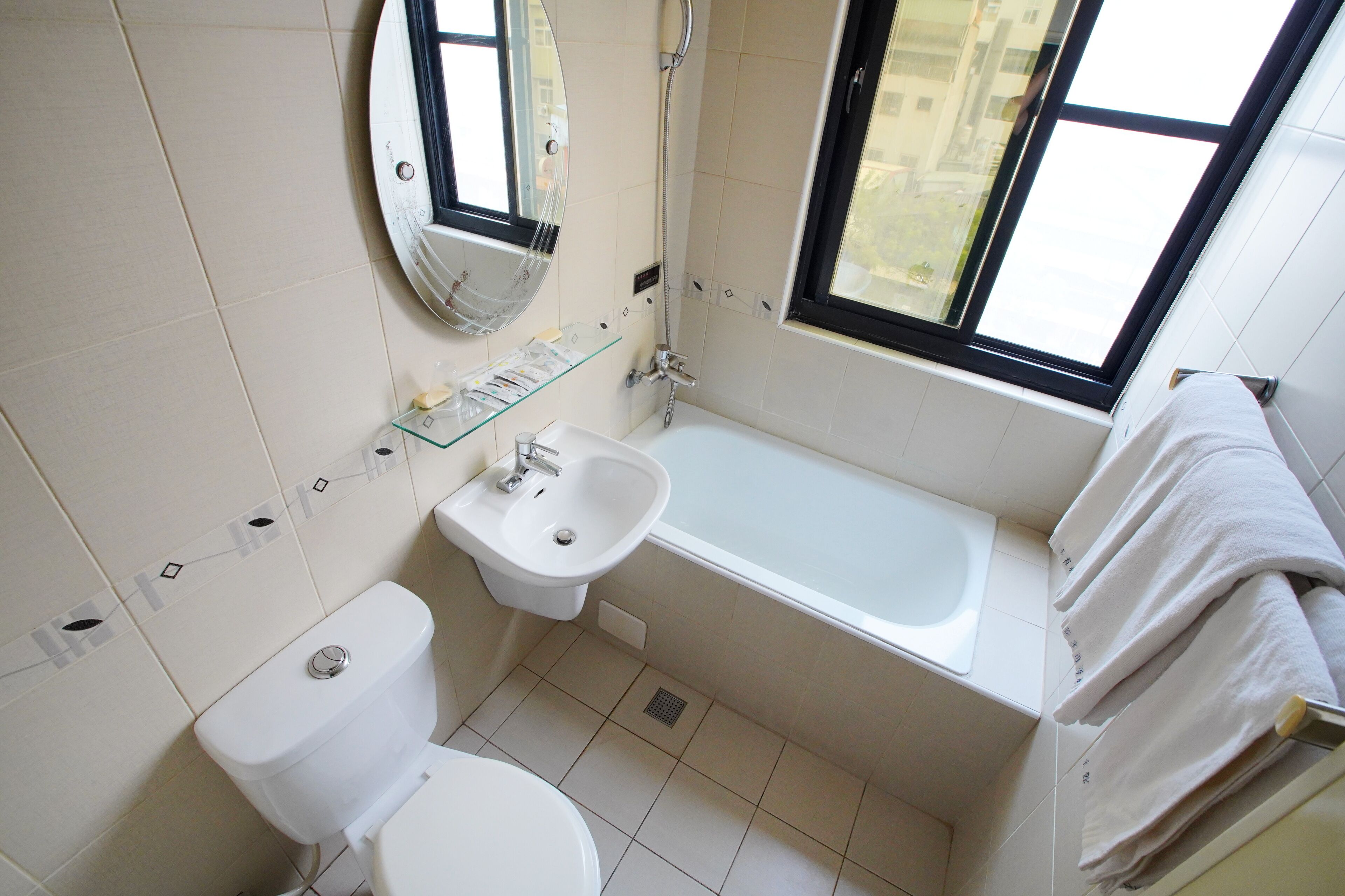 deluxe double room | bathroom | shower, free toiletries, hair dryer, slippers